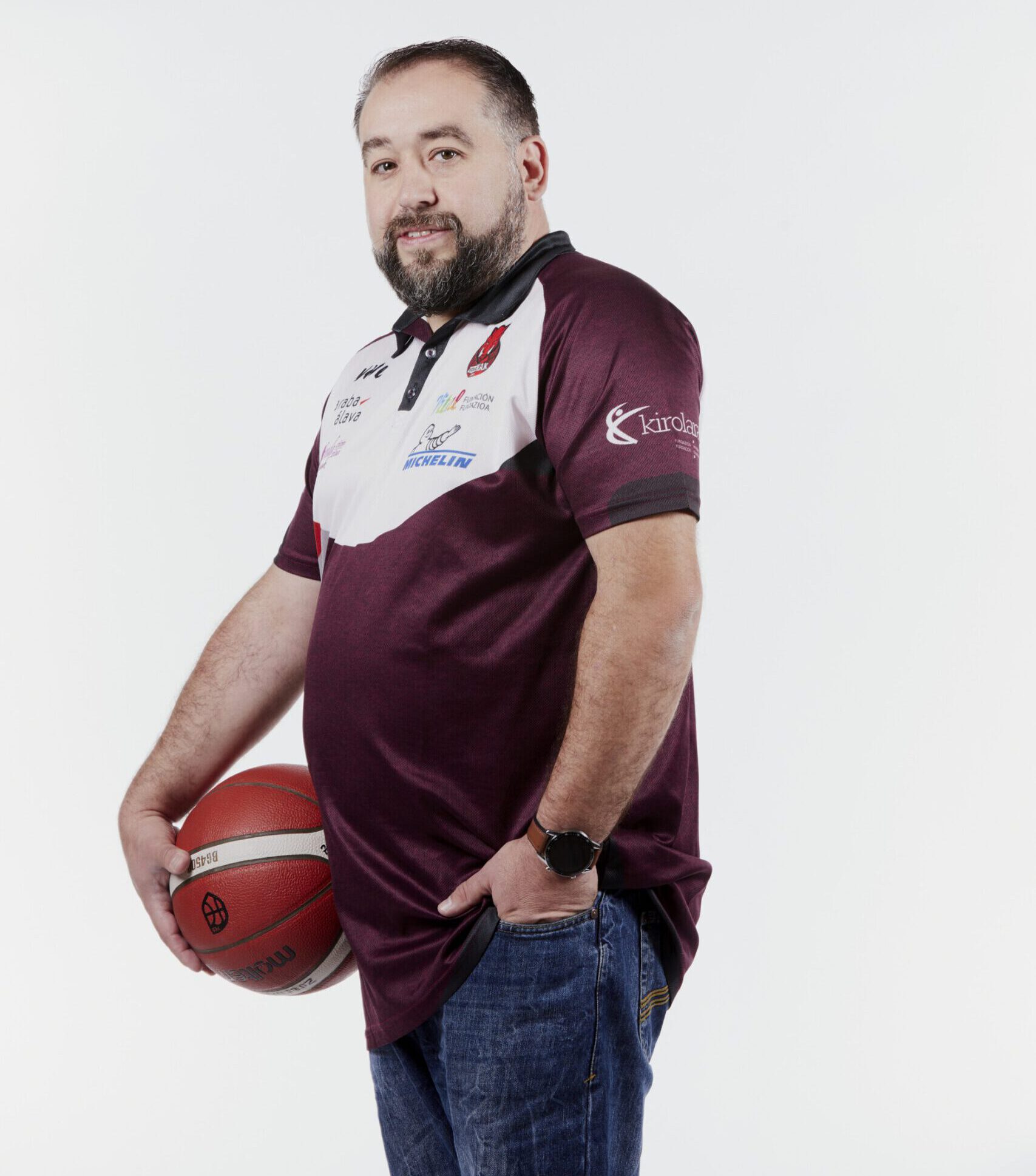 Sergio González Maiza — Entrenador de Baloncesto Profesional FIBA
